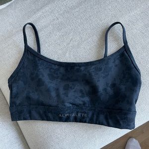 Alphalete surface limitless bra size small in pebble bring black
